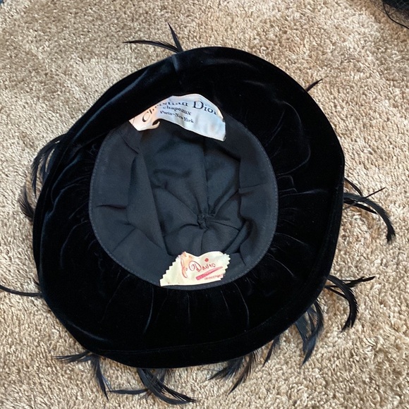 VTG 60’s CHRISTIAN DIOR Black Velvet Feather Hat - Picture 13 of 13